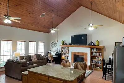 Image de Belle 3 chambres 2 salles de bains avec une piscine