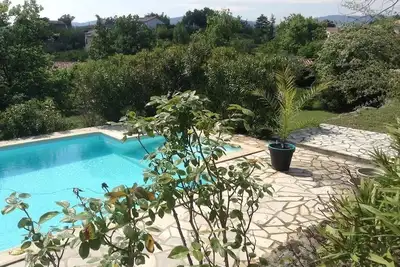 Image de \"La cigale\", villa lumineuse avec piscine