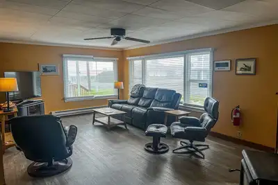 Image de Nouvelle Liste! Chalet confortable et acceptant les chiens, à pied du parc d'État de Pacific Beach