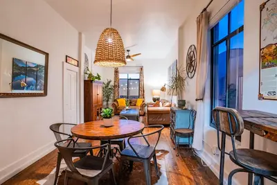 Image de Loft / appartement de 1889 récemment rénové situé dans le centre-ville historique d'Auburn