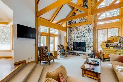 Image de Nouvelle Liste! Townhome confortable w / bain à remous privé et à distance de marche des remont��es mécaniques!