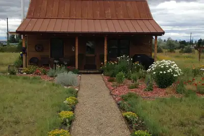 Image de Cabane confortable de 650 pieds carrés dans la magnifique vallée de montagne du comté de Gallatin Montana