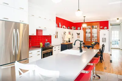 Image de La Vie Est Belle - Chalet de Ville - 4bed - Parking gratuit - A / C