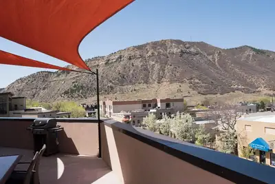 Image de Commodité du centre-ville, lumineuse et belle!