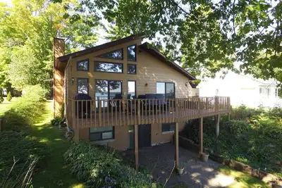 Image de Une belle maison quatre saisons au bord de l'eau