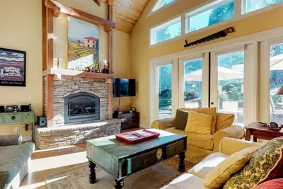 Image de Nouvelle Liste! Chalet de montagne avec foyer au gaz, piscine commune, accès au centre de loisirs