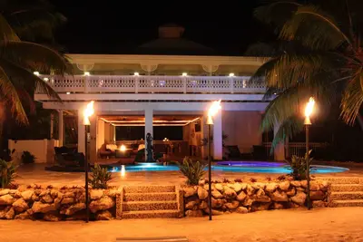 Image de Gulf Front, Key West Style Home Pool Hot Tub, Lush Tropical, Private, Romantic