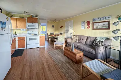Image de Nouvelle Liste! Chalet acceptant les chiens avec accès à la plage et vue sur l'océan depuis le salon