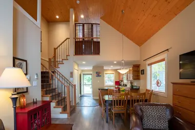 Image de Exceptionnel Oceanside Cottage à Parksville en Colombie-Britannique, situé dans le Popular Resort Area!