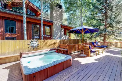 Image de Nouvelle Liste! Creekside maison w / bain à remous, terrasse et vue sur la montagne - 1 mile to lifts