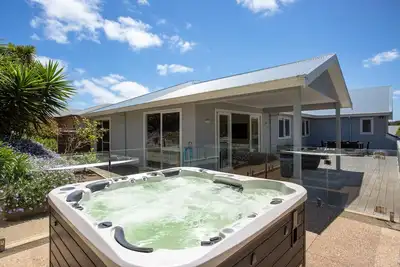 Image de Lady Nelson: spa & tennis crt access - Pet Friendly, hot tub spa, special offers for longer stays