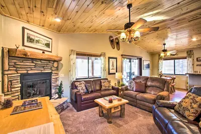 Image de Honeybear Hollow Cabane romantique escapade dans la forêt!