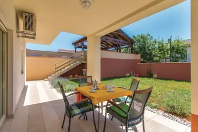 Image de Appartement de jardin avec terrasse et grill