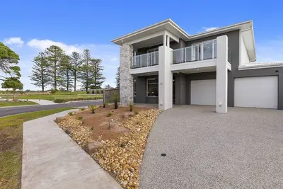 Image de Bunya By The Sea - Absolute Beach Front (Brand New) - Hébergement de luxe