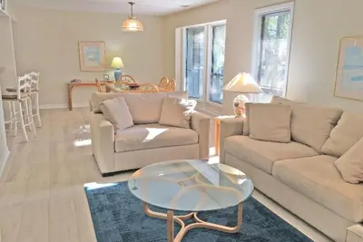 Image de 2 Villas Br / 2Ba - Magnifiques, spacieuses et immaculées, à pied de la plage, tennis gratuit