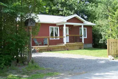 Image de Famille, Adultes Matures Et Animaux Familiers. Du Plaisir Pour Tous!