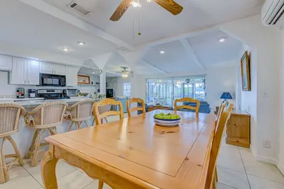 Image de Lake Rouseau Waterfront Pet Friendly`` Wifi, superbes couchers de soleil, cheminée et foyer