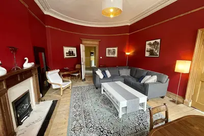 Image de Fantastique emplacement en centre-ville - Spacieux appartement de 3 chambres