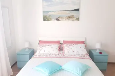 Image de Grand et lumineux, à deux pas du château, balcon, Wifi Gratuit, A / C, parking