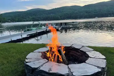 Image de Belle maison du lac du Vermont sur le magnifique lac Morey près de Dartmouth et Hanovre!