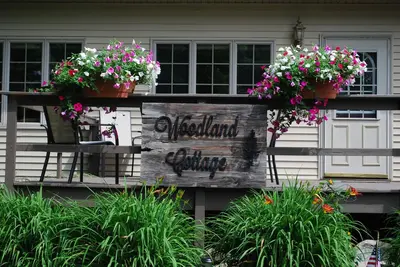 Image de Cottage confortable près de Schwarz Supper Club, Road America et Whistling Straights! !