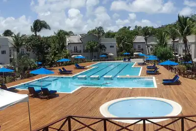 Image de Nouveau Condo 2 chambres en bord de piscine à 2 minutes à pied de la plage et du kitesurf