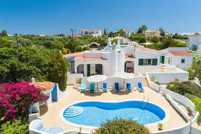 Image de Beautiful Spacious Villa With Private Heated Pool, Sea and Mountain Views