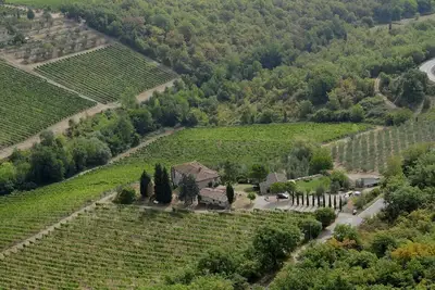Image de Au coeur du Chianti: vue sur la vallée, détente & art, vin & soleil