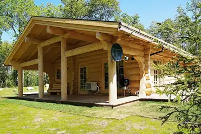 Image de Belle cabane en bois de luxe dans le sud de la Suède
