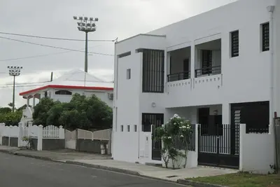 Image de Studio dans une maison d'architecte a Port-Louis, Guadeloupe, ( proche plage ).