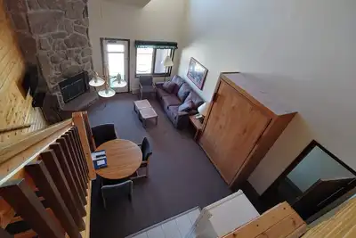 Image de Condo récemment rénové avec loft; 8 couchages; Près des pistes et près du Rmnp