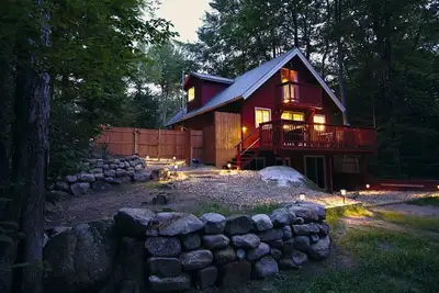 Image de Chalet 3br avec plage privée et quai! Couleurs d'automne et saison de ski!