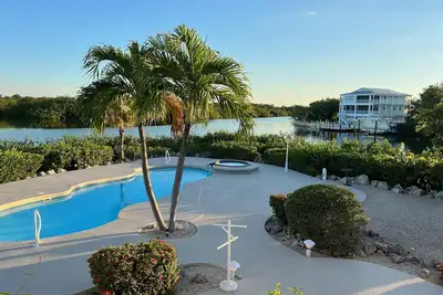 Image de Bord de l'eau! Pourquoi louer sur un canal quand vous pouvez être sur Bonefish Bay?