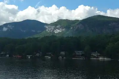 Image de Lakefront - Cozy Cottage Directly On Beautiful Lake Lure!