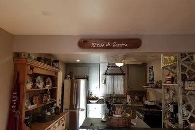 Image de Pittoresque Italian Style Cottage à Sonoma en Californie