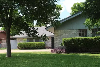 Image de 2 chambres, 1 salle de bain duplex situé dans le centre d'Austin
