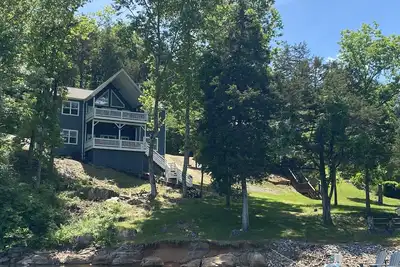 Image de Accueil Waterfront. 6br / 5b, Dock de 2 étages, pour 19 personnes. Pas d'escalier pour arroser.