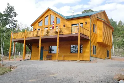 Image de Cabane de montagne isolée dans les bois
