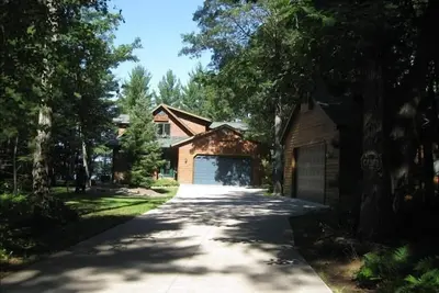 Image de Maison de luxe au bord du lac sur un lac privé dans le nord du Wisconsin