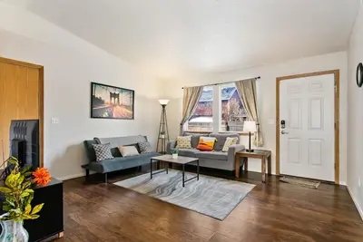 Image de Appartement de charme w / Hot Tub près de tout! (8635)