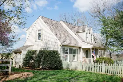 Image de Chalet de campagne situé dans une ferme équestre / lieu de mariage du 1700