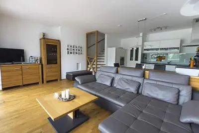 Image de Appartement pour jusqu'Ă 8 personnes. directement sur les pistes, sauna, 3 chambres, 2 salles de bains, parking souterrain
