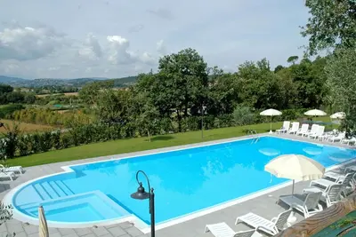 Image de Bel appartement dans une maison de vacances avec piscine, Wifi, climatisation, Tv, patio et parking