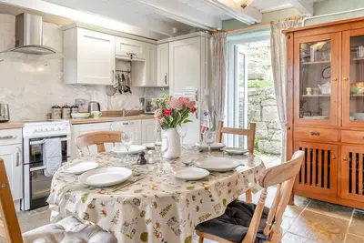 Image de Frog Cottage - Deux Chambres Maison, Couchages 4