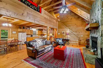 Image de Belle cabane en rondins de montagne avec cheminée en pierre pour 8 personnes!