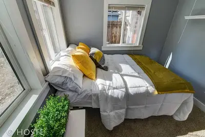 Image de CottageCity Centre Cottage | Netflix, Mtns & Adventure!