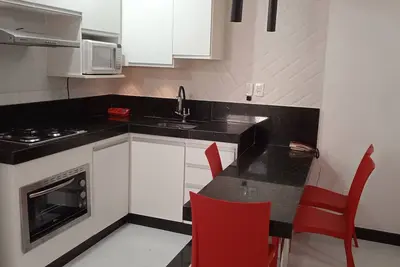 Image de 1 chambre, 1 salon, 1 salle de bain et cuisine