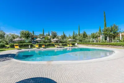 Image de Merveilleuse maison de vacances privée avec Wifi, climatisation, bain à remous, piscine, Tv, patio