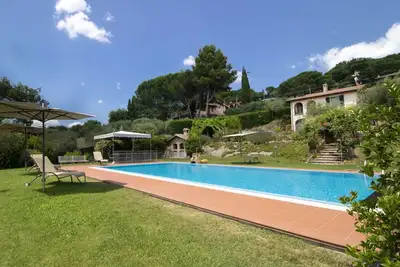 Image de Magnifique maison de vacances avec piscine privée, bain à remous, Wifi, climatisation, Tv et patio