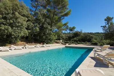 Image de Belle maison de vacances privée avec piscine privée, Wifi, Tv, terrasse et animaux admis